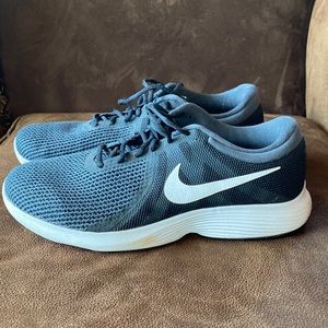 Mens Nike Shoes Size 12.5